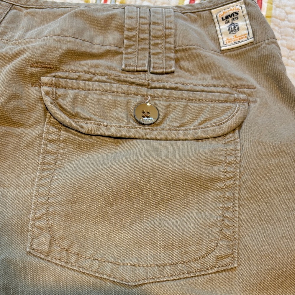 Levi's Women's Tan Cargo Shorts - Picture 6 of 12